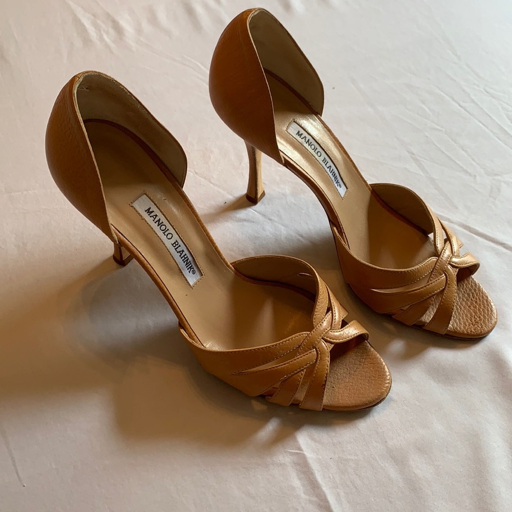 Manolo Blahnik Tan Pump - 40